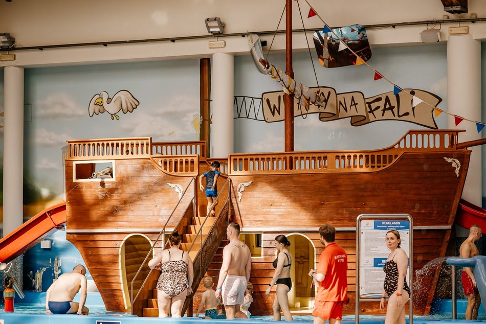Aquapark Fala w majówkę - baseny zewnętrzne, zjeżdżalnia kamikaze