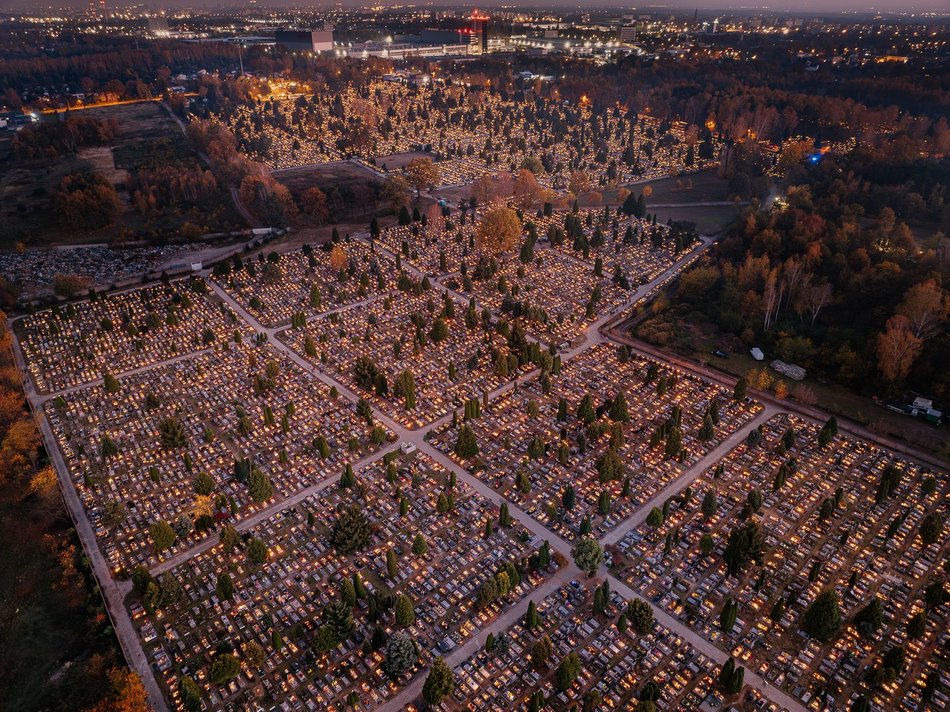 Cmentarz Szczecińska nocą