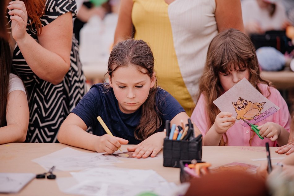 Łódź. Miejski Dzień Dziecka 2025 w Łodzi. Majka Jeżowska, dmuchańce i pokazy [ZDJĘCIA]