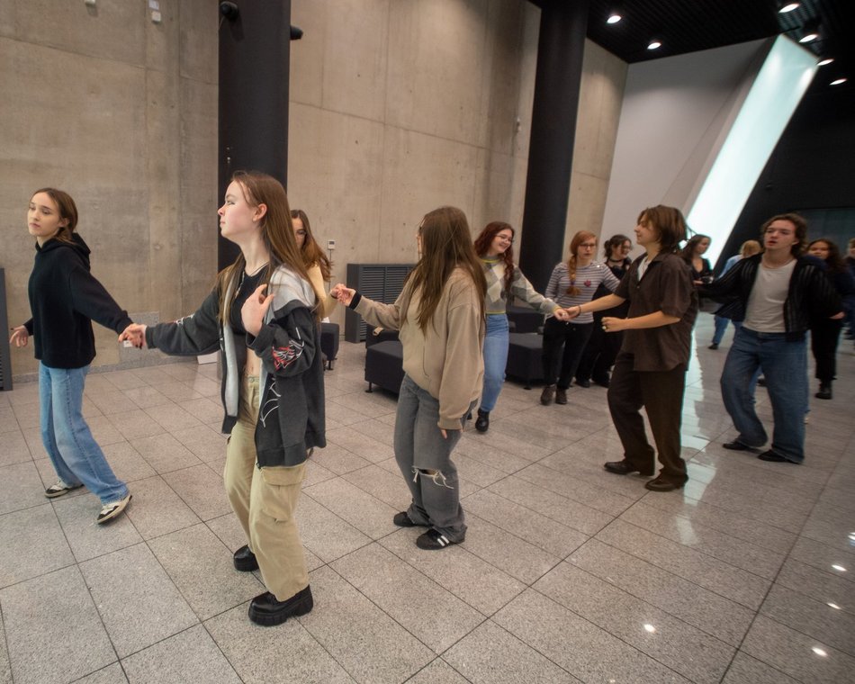 EC1 Łódź - belgijkę tańczą licealiści z II LO, III LO i XI LO
