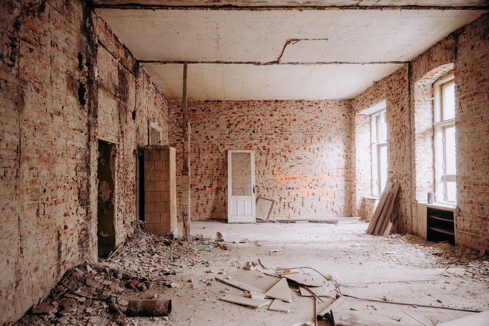 Łódź. Zmiany w ruchu przy Gdańskiej i Legionów w Łodzi. Nowy etap rewitalizacji zabytkowej ruiny