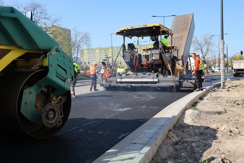 Łódź. Remont Śmigłego-Rydza i Niższej. Położą ostatnią warstwę asfaltu
