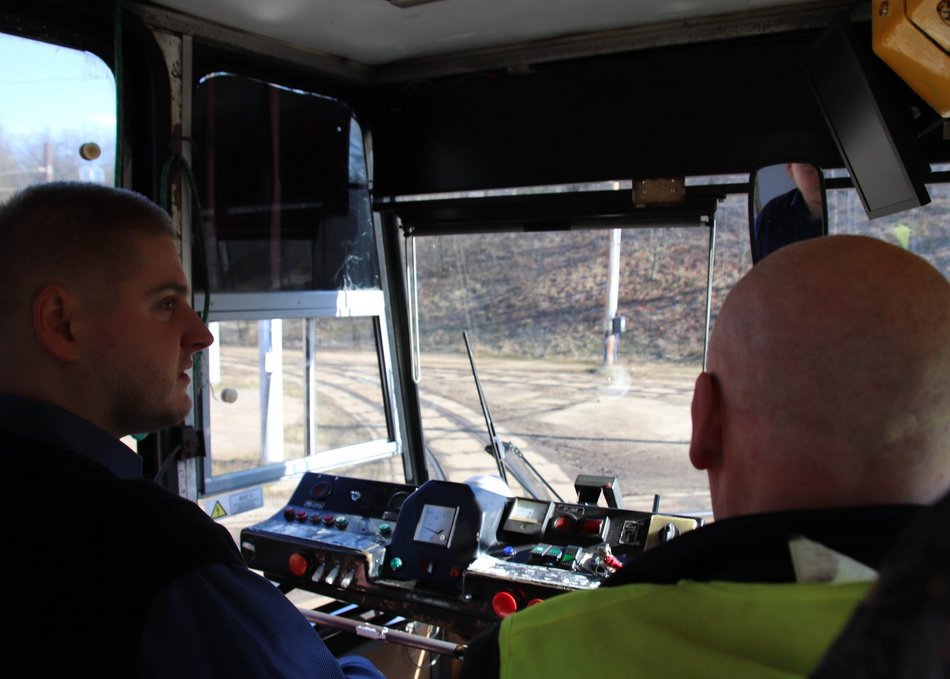 Łódź. Pan Bartosz prowadzi tramwaj MPK Łódź