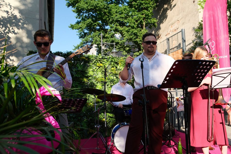 Łódź. Wakacje na Piotrkowskiej 2026 w Łodzi. Pierwsza Potańcówka z muzyką na żywo