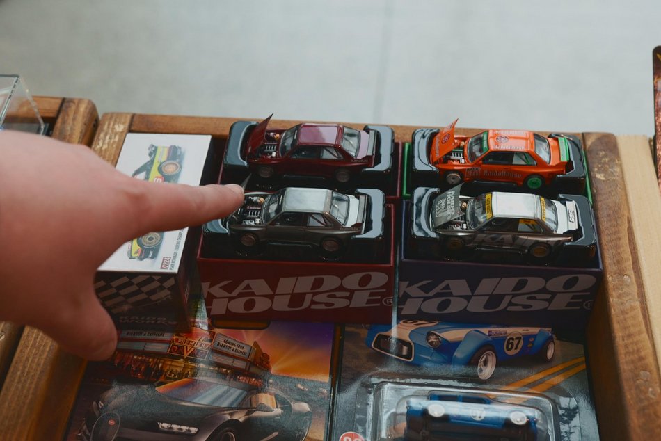 Łódź. Łódzkie Targi Motoryzacyjne w hali Expo Łódź. Klasyki, auta przyszłości, dealerzy i więcej