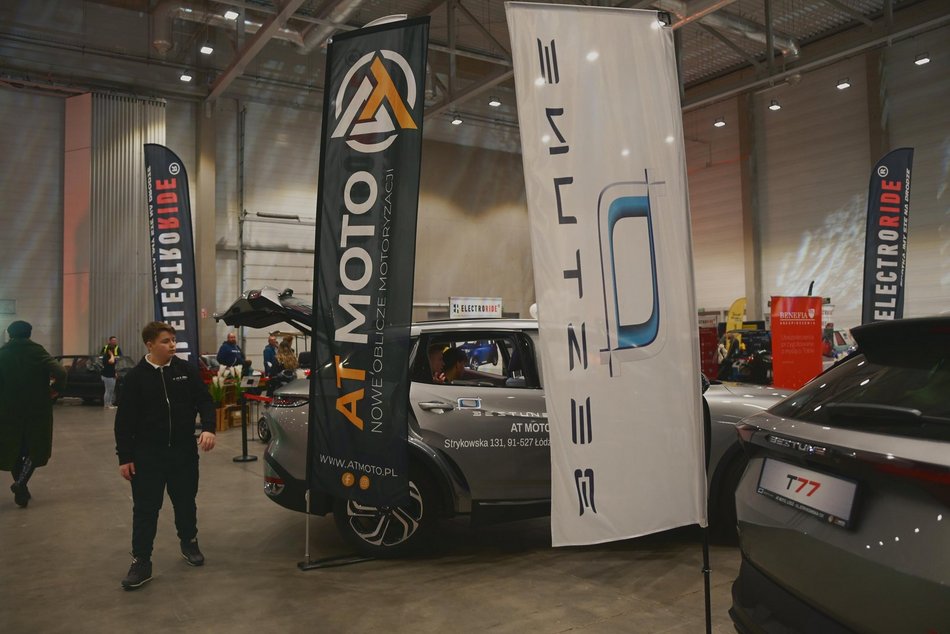 Łódź. Łódzkie Targi Motoryzacyjne w hali Expo Łódź. Klasyki, auta przyszłości, dealerzy i więcej