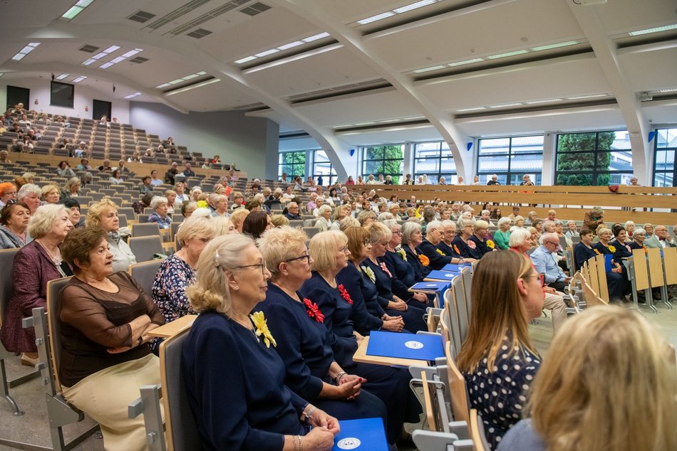 Zakończenie roku na Uniwersytecie Trzeciego Wieku UŁ. Nie obyło się bez wzruszeń