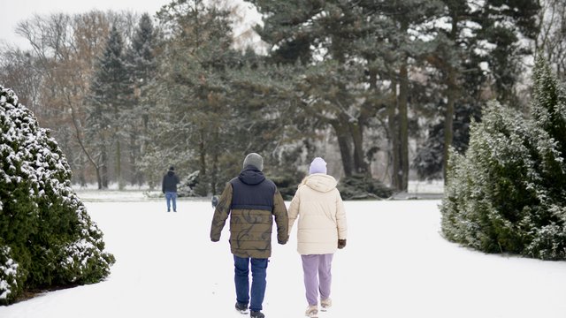 Zimowa aura wróciła do Łodzi. Zobacz zdjęcia zaśnieżonego miasta!