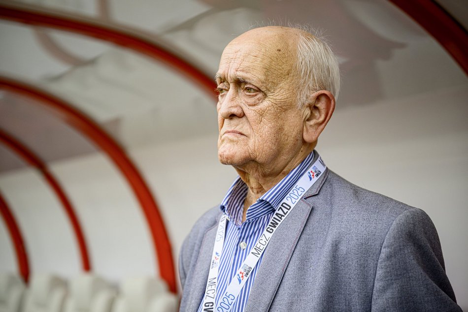 Łódź. Mecz Gwiazd w Łodzi. Na murawie Boniek, Krzynówek, Krychowiak