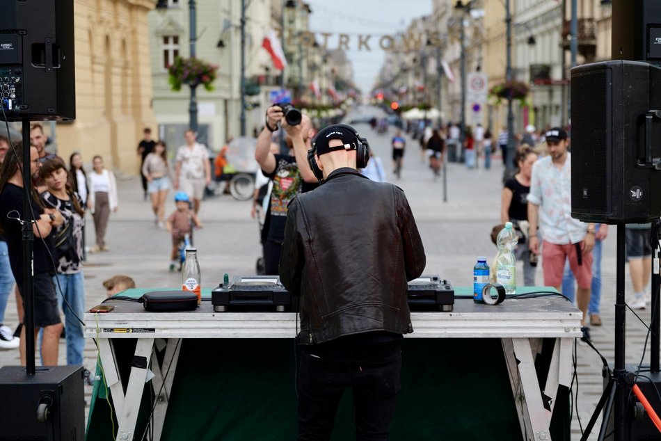 Łódź. Muzyczny plener na placu Wolności w Łodzi. Spora dawka muzyki elektronicznej