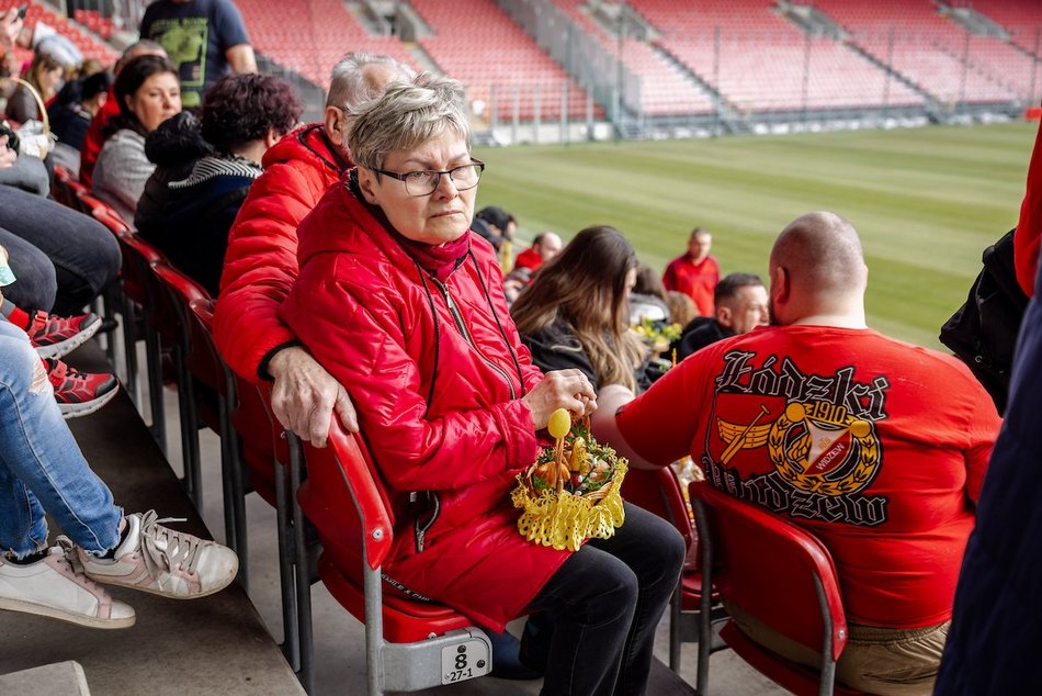Łódź. Święcenie pokarmów na stadionie Widzewa Łódź