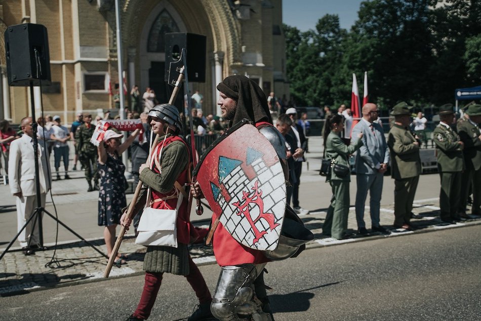 Łódź. Święto Wojska Polskiego w Łodzi. Wielka parada, piknik, rekonstrukcje historyczne