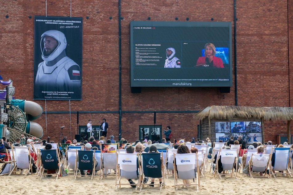 Łódź. Sławosz Uznański-Wiśniewski w kosmosie! Łodzianie oglądali start na Astropikniku w Manufakturze