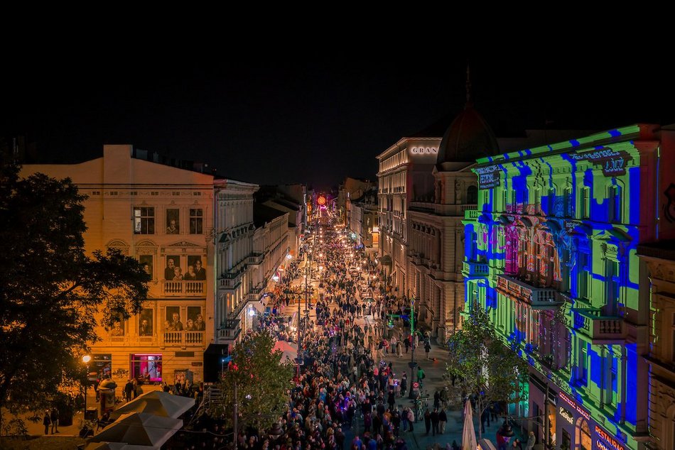 Łódź. Miliony świateł na Piotrkowskiej! Light Move Festival 2025 Łódź z lotu ptaka