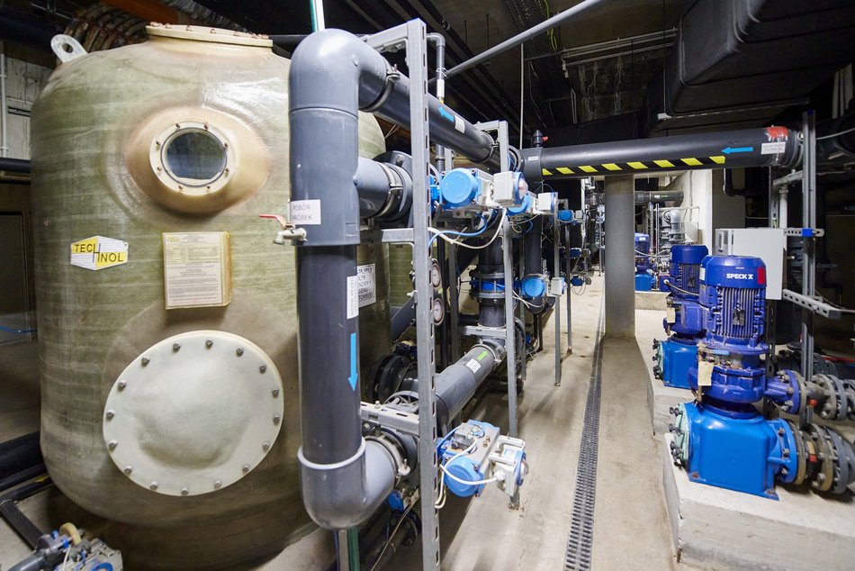 Łodzianie podczas Nocy Muzeów Łódź 2024 zobaczyli podbasenie i strefę filtracji Aquaparku Fala