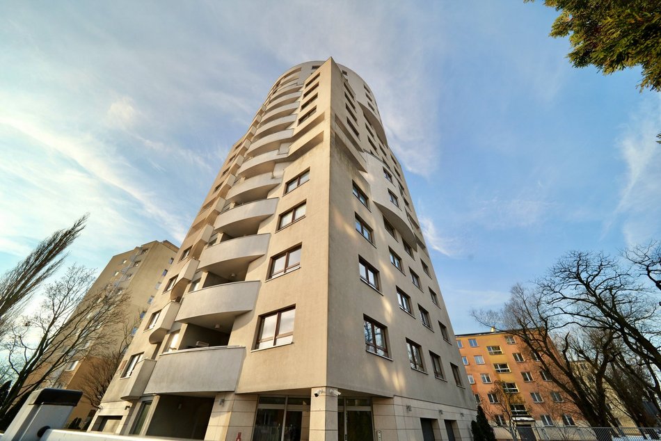 Jedyny taki apartamentowiec w Łodzi. Kiedyś synonim luksusu i... statusu