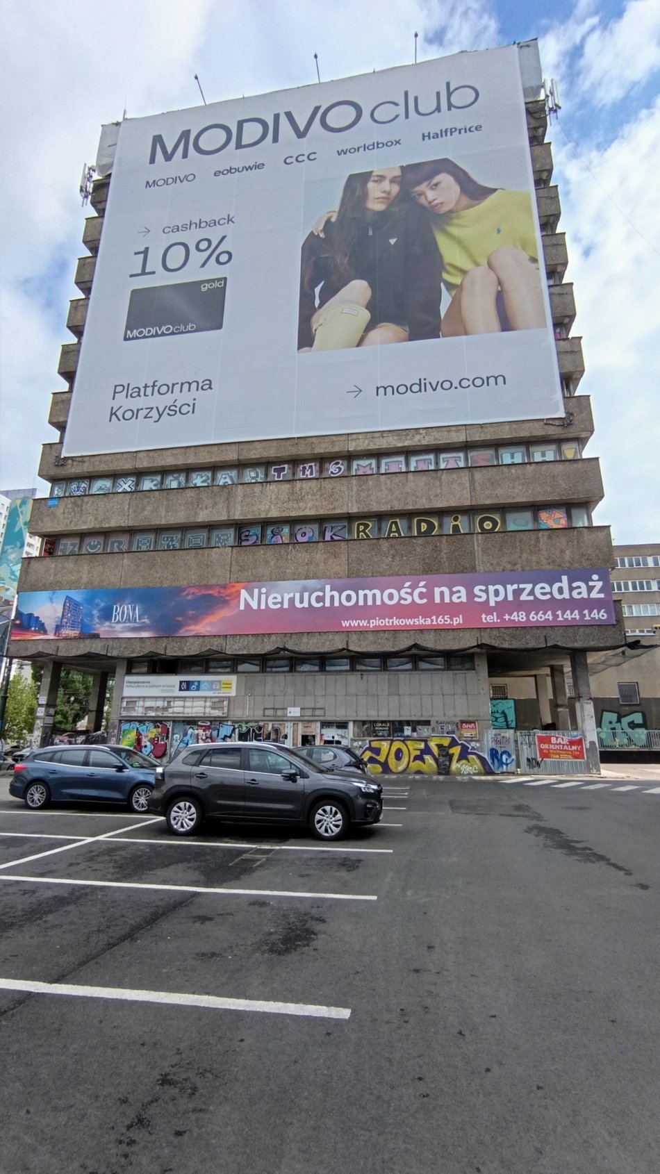 Łódź. Biurowiec Centralu w Łodzi na sprzedaż. Za ile można kupić kultowy budynek z lat 70.?