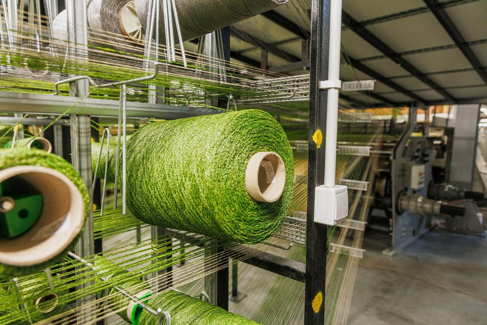 Łódź. Dywilan działa w Łodzi od 130 lat. Firma tworzy dywany i... murawy dla piłkarskich gigantów!