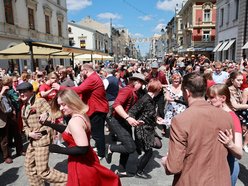 Łódź. Swingowy Spacer po Piotrkowskiej w Łodzi. Jazz, taniec i retro klimat wracają do centrum miasta!