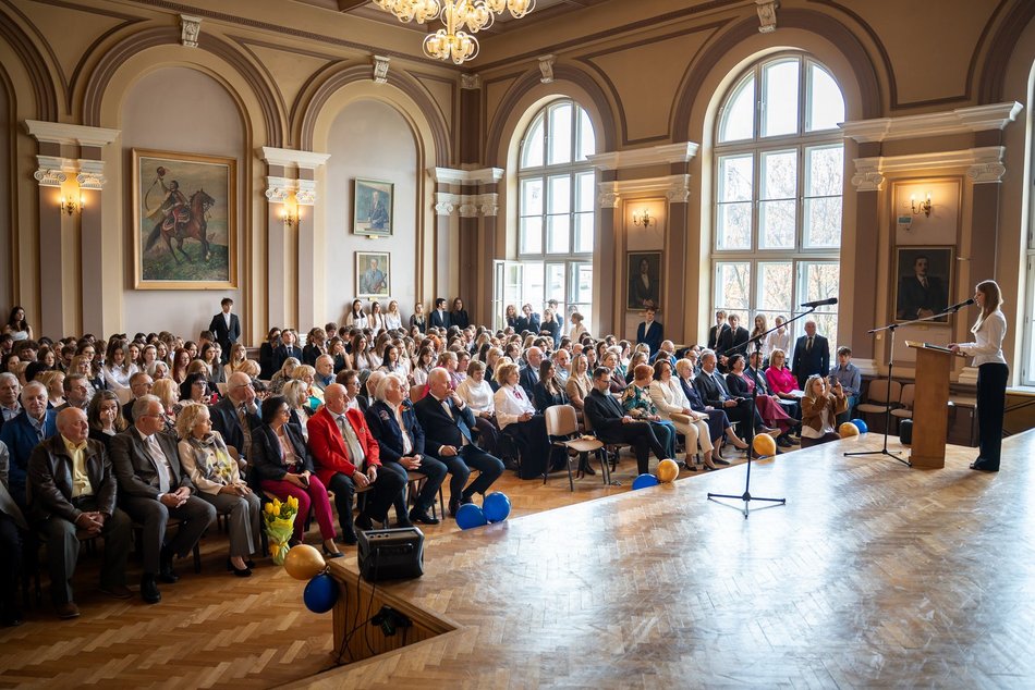 Łódź. Zakończenie roku szkolnego w III Liceum Ogólnokształcącym w Łodzi
