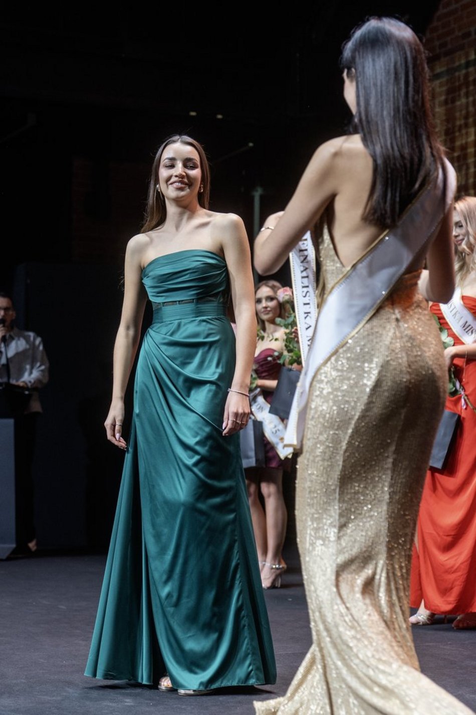 Przedstawienie finalistek Miss Polonia 2025 w Łodzi. Wzruszające pożegnanie Mai Klajdy