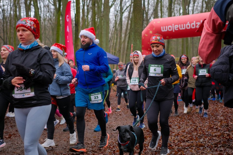 Xmas Run 2025 w Łagiewnikach w Łodzi. Odszukaj się w galerii
