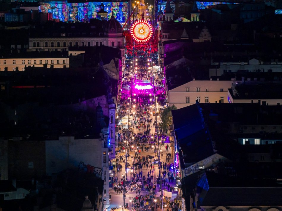 Light Move Festival 2025 Łódź z drona! Wybierz się na lot nad rozświetlonym miastem