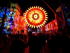 Wielkie słońce oświetla plac Wolności! Niezwykła atrakcja na Light Move Festival 2025 Łódź