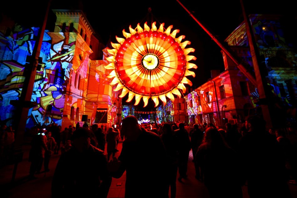 Wielkie słońce oświetla plac Wolności! Niezwykła atrakcja na Light Move Festival 2025 Łódź
