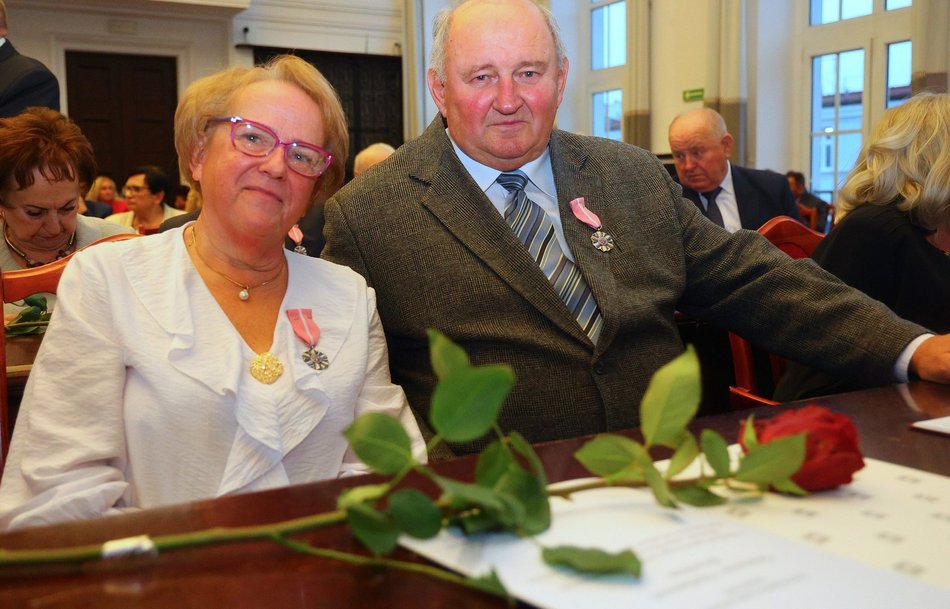 Łódź. Medale za długoletnie pożycie małżeńskie. Rekordziści są razem od 66 lat!
