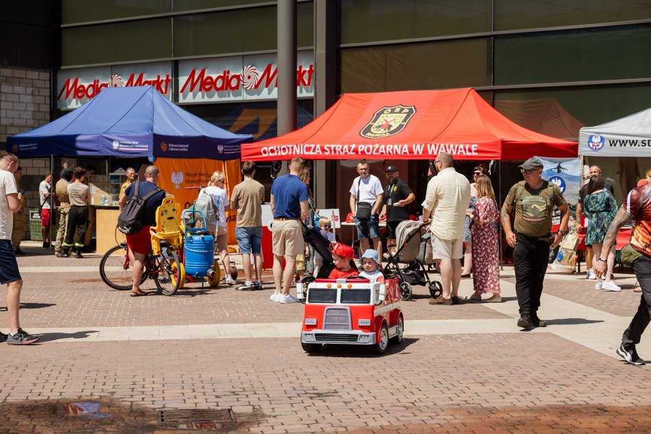 Piknik Weterana w Manufakturze. Pokazy sprzętu, pojazdy wojskowe, wojskowa grochówka