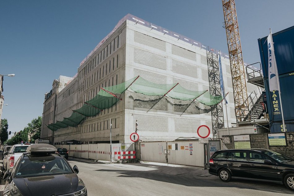 Łódź. Budowa parkingów wielopoziomowych w Łodzi. Powstają kolejne piętra. Kiedy koniec prac?