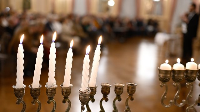 Chanuka dla Łodzi. W Pałacu Poznańskiego zapłonęły świece chanukowe [ZDJĘCIA]