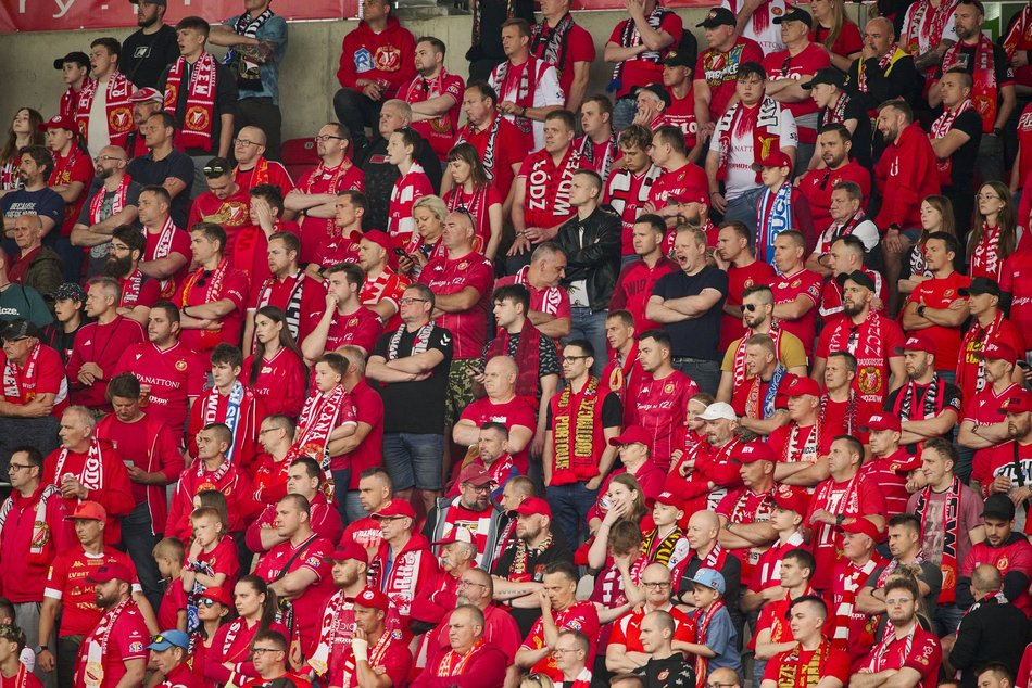 Kibice na meczu Widzewa Łódź z Lechem Poznań