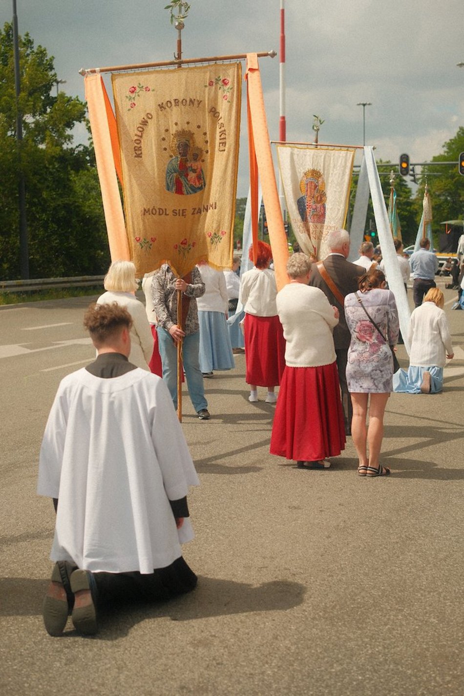 Łódź. Boże Ciało w Łodzi. Ulicami miasta przeszła procesja z kościoła M.B. Zwycięskiej