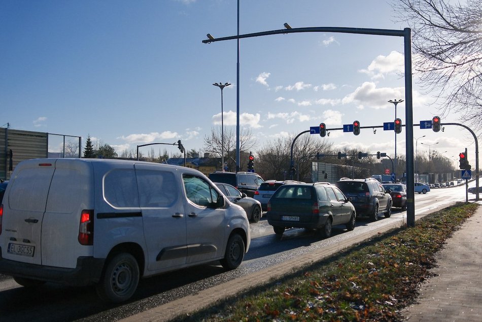 Łódź. Ile systemów RedLight jest w Łódzkiem? Na tych skrzyżowaniach są kamery