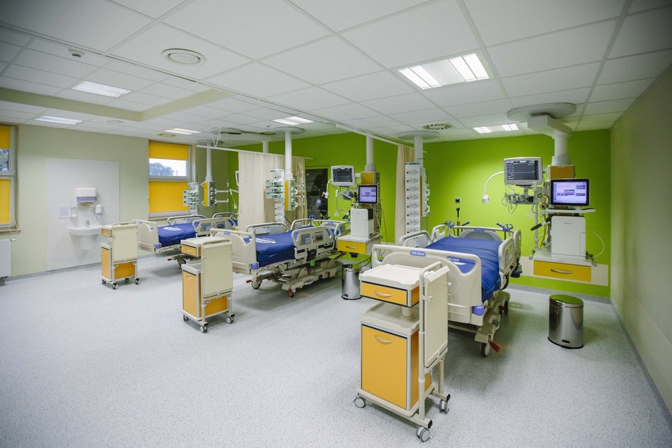 Łódź. Sala szpitalna z nowoczesnym sprzętem
