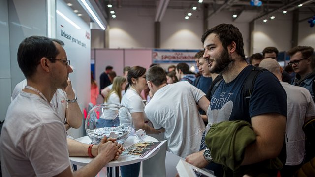 Targi Pracy na Uniwersytecie Łódzkim. Blisko 50 firm i instytucji z różnych branż