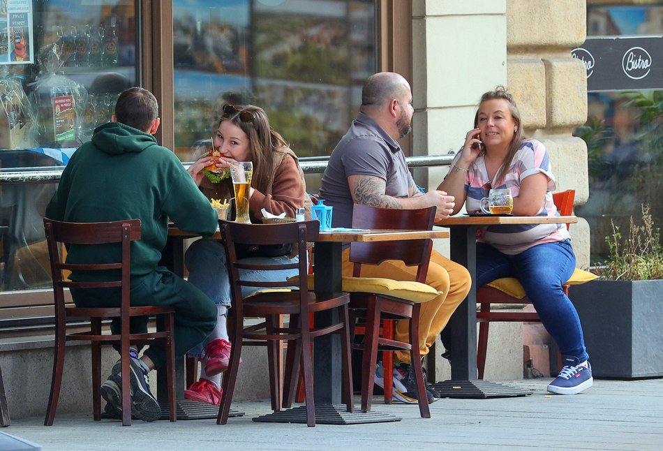Łódź. Łódź budzi się do życia! Łodzianie i turyści tłumnie korzystają z pierwszych dni wiosny