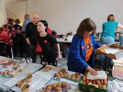 Łódź. OFF Piotrkowska w Łodzi gra z WOŚP! Największa puszka, „Grzanie za Granie!”, licytacje i więcej