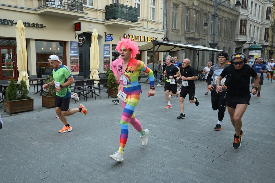 Łódź. Bieg Ulicą Piotrkowską Rossmann Run 2025 wystartował! Walka o życiowe rekordy