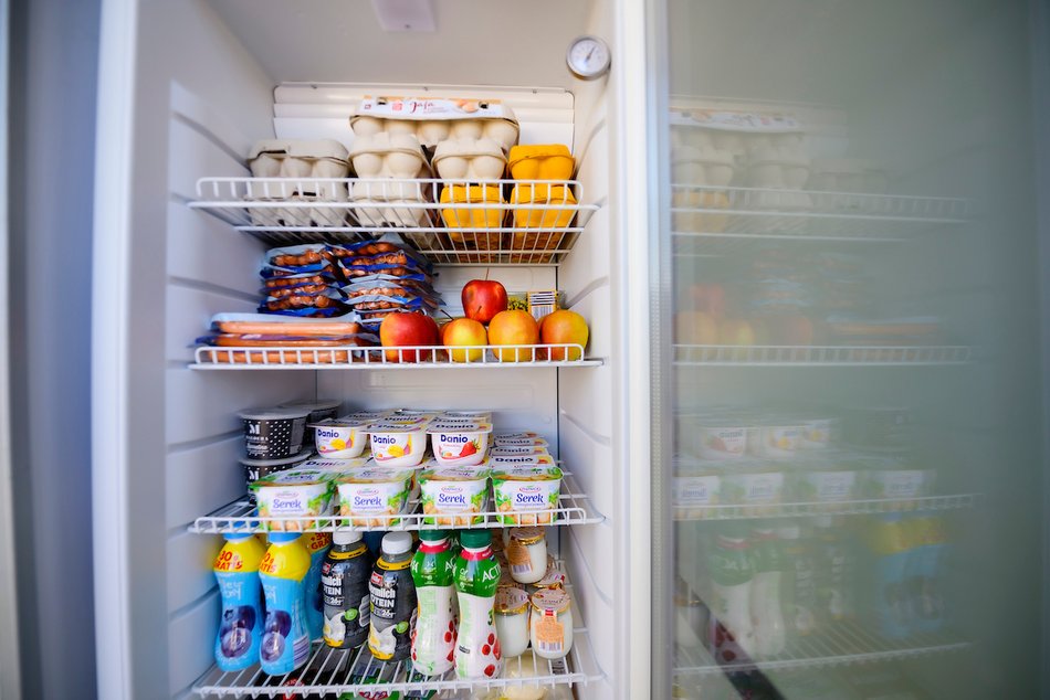 Łódź. Nowa lodówka społeczna w Łodzi. Nie wyrzucaj jedzenia, podziel się!