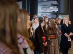 Łódź. Licealiści z Łodzi zatańczyli Belgijkę! Wielkie świętowanie Międzynarodowego Dnia Licealisty