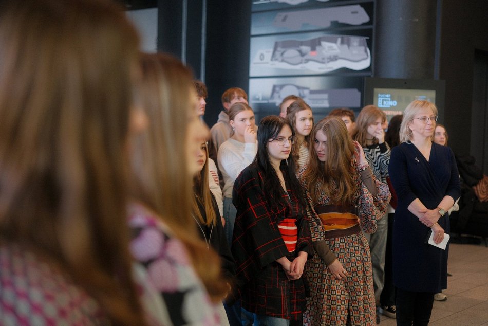 Łódź. Licealiści z Łodzi zatańczyli Belgijkę! Wielkie świętowanie Międzynarodowego Dnia Licealisty