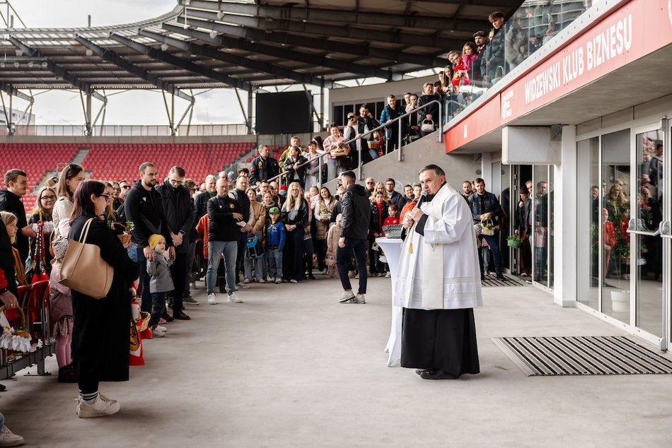 Łódź. Święcenie pokarmów na stadionie Widzewa Łódź