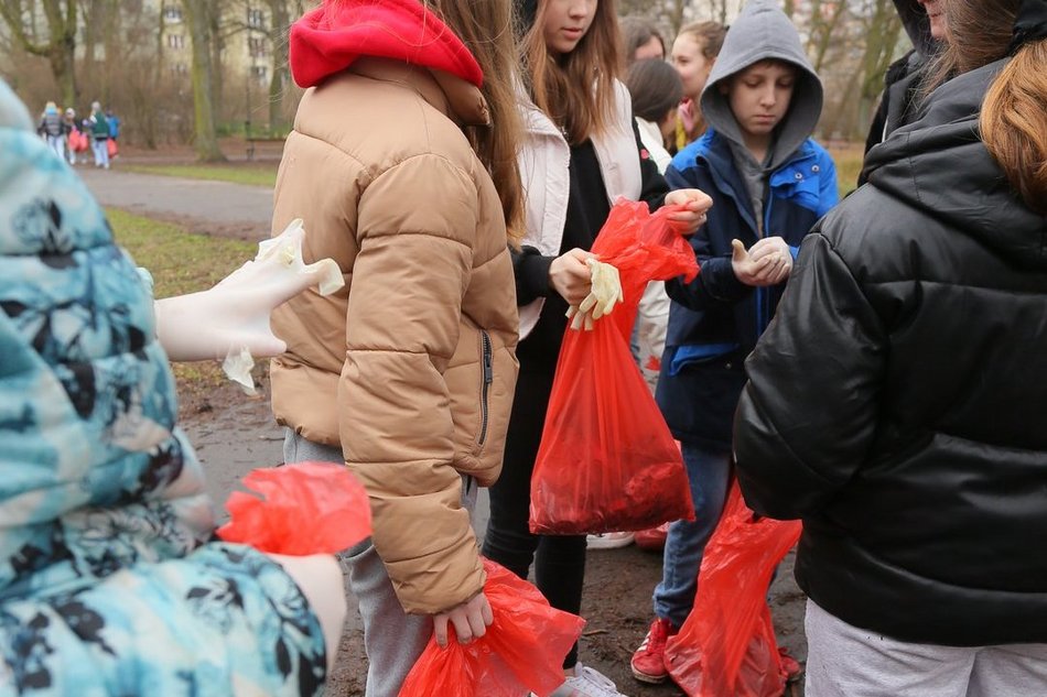 Galante Sprzątanie Łodzi. Uczniowie dołączyli do akcji i pożytecznie spędzili dzień wagarowicza