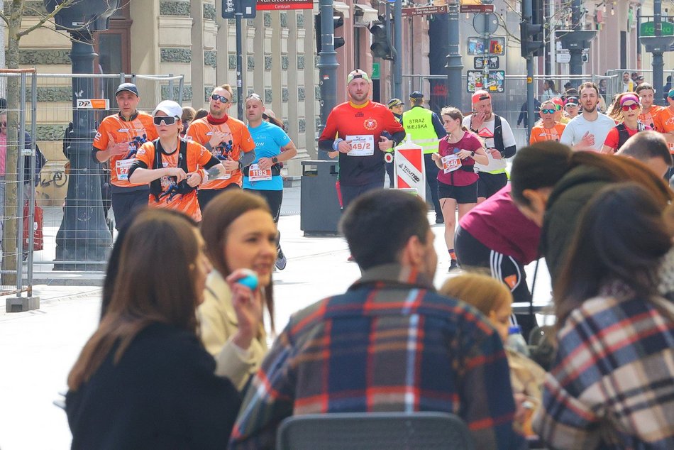 Łódź. DOZ Maraton Łódź 2026. Brałeś udział w biegu? Odszukaj się w galerii i zapisz na pamiątkę!