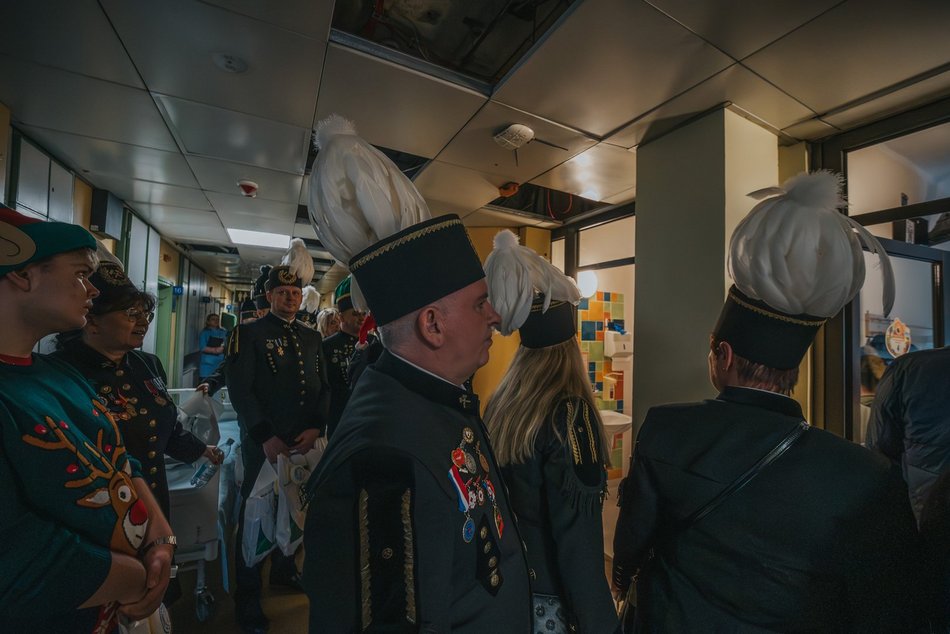 Łódź. Tradycja podtrzymana! Górnicy z Bełchatowa oddali krew i odwiedzili dzieci w Szpitalu Matki Polki w Łodzi