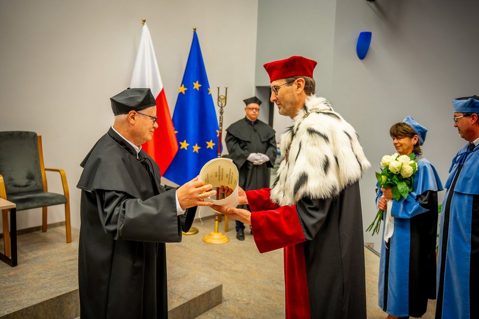 Łódź. Profesor Jerzy Hausner z tytułem doktora honoris causa Uniwersytetu Łódzkiego