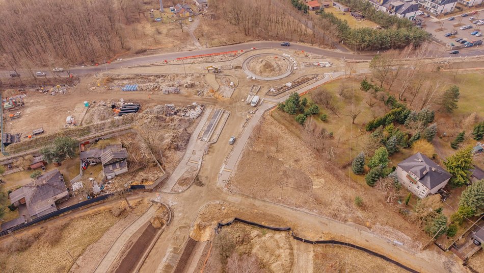Łódź. Przedłużenie Kaczeńcowej w Łodzi. Nowe rondo przy Rąbieńskiej nabiera kształtów